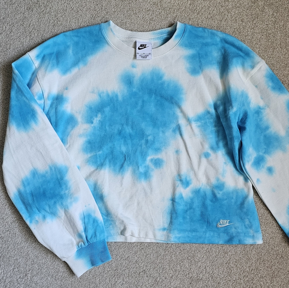 Youth Nike Sweatshirt Bundle - Nike Blue Tie-Dye Sweatshirt and Neutral Beige - Picture 13 of 13